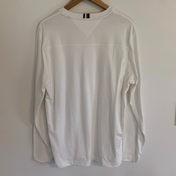 *Never Worn* Tommy Hilfiger Pull-over - Picture 2 of 3